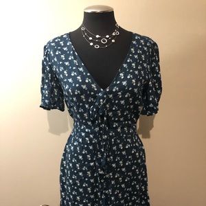 Adorable floral dress!